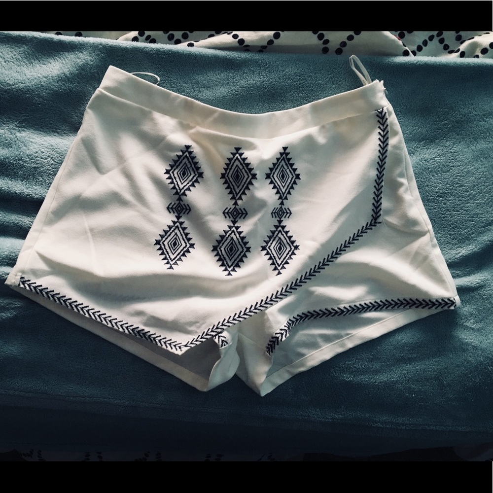 Blu Pepper white skirt size Medium